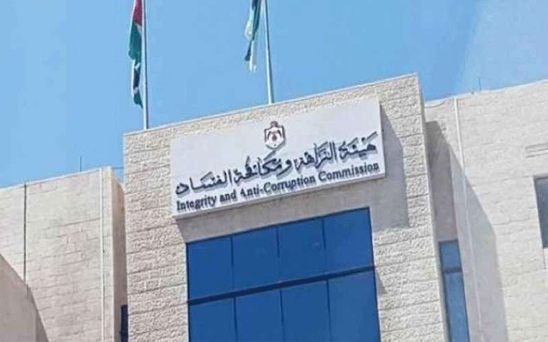 5 موظفين من سلطة العقبة بالسجن