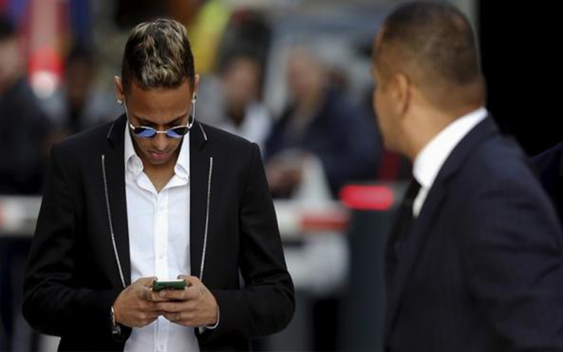 مكالمة هاتفية من نيمار تثير الرعب