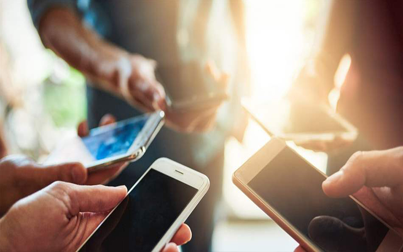 ما حقيقة ارتباط استعمال الهواتف بالإصابة