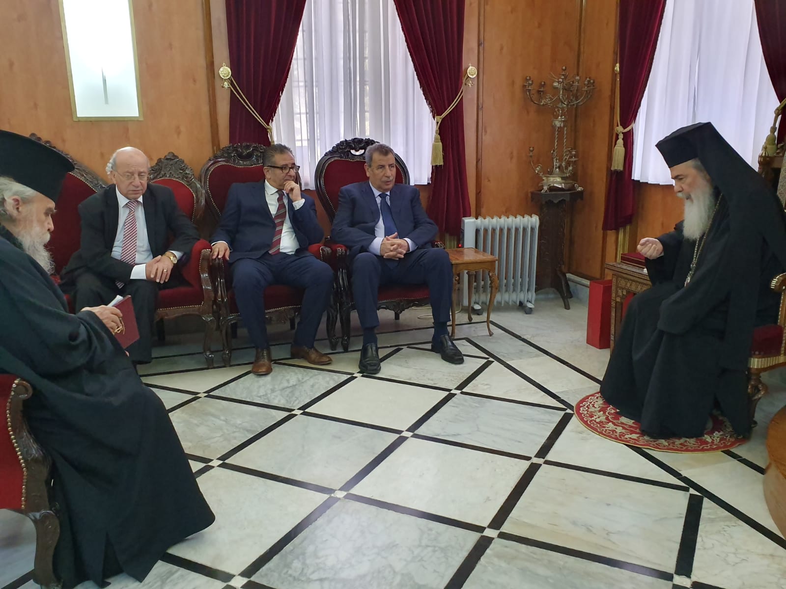 البطريرك ثيوفيلوس يجدد رفض محاولات المساس