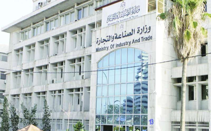 الصناعة توضح حيثيات منع استيراد طينة