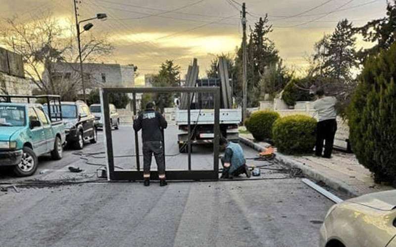 الامانة تبرر تركيب بوابة حديدية بالشميساني