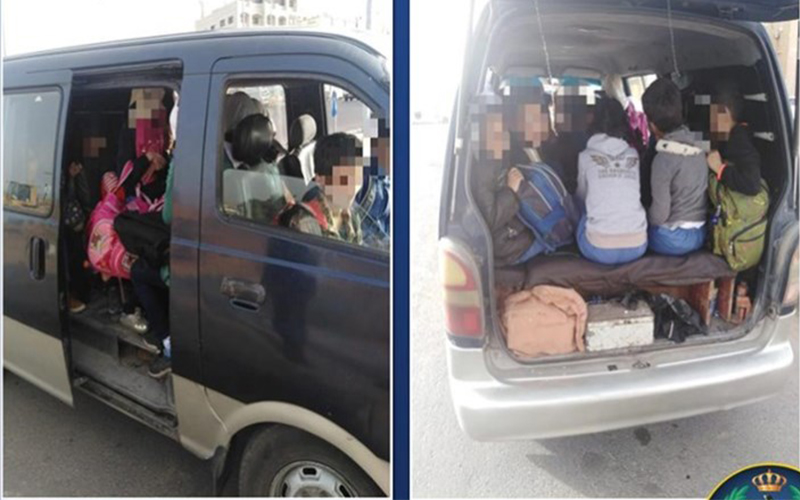 ضبط باصين بحمولة ركاب زائدة في