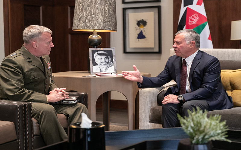 الملك يستقبل قائد القيادة المركزية الأمريكية