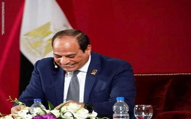 السيسي يربط زيادة الوزن بعدم العمل