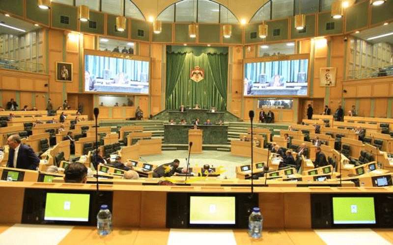 نصراوين يطالب بإلغاء دور النواب في