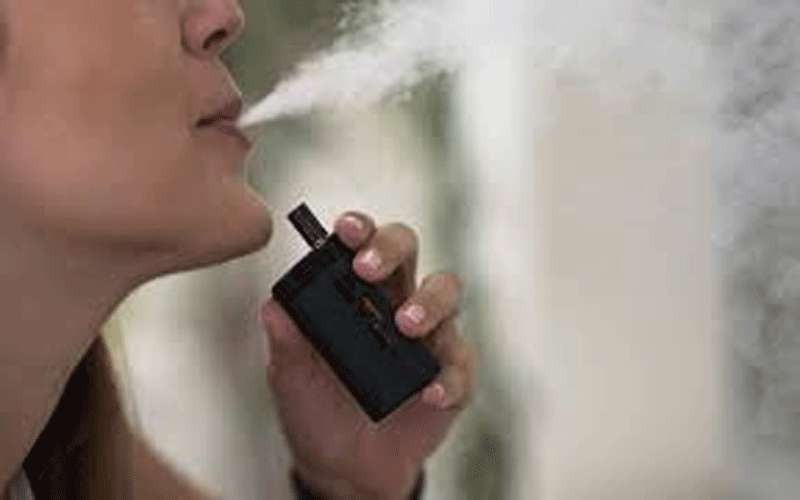 الحكومة تفرض ضريبة على السجائر الالكترونية