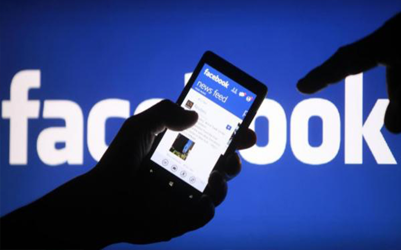 فيسبوك تحظر شخصيات بارزة تعتبرها خطيرة