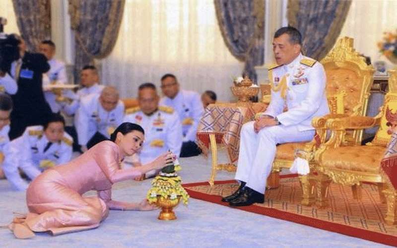 ملك تايلاند يتزوج حارسته الشخصية