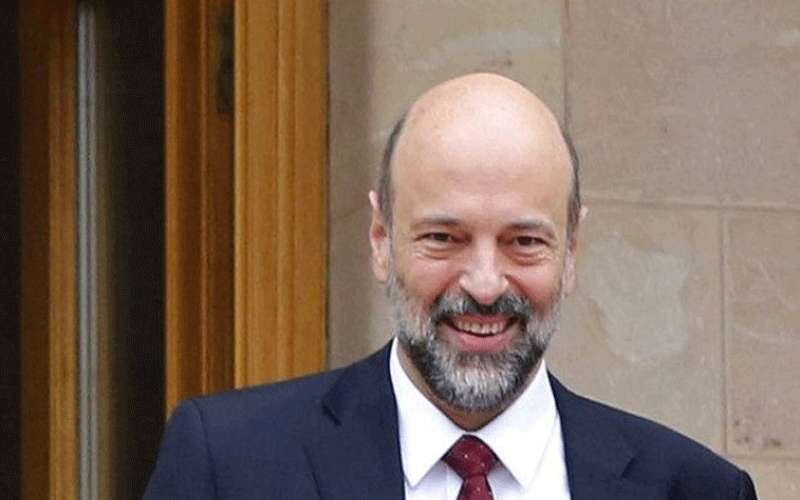 رئيس الوزراء يوعز بسحب السيارات التي