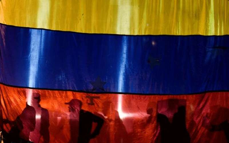 فنزويلا: رفع الحصانة عن نواب دعموا