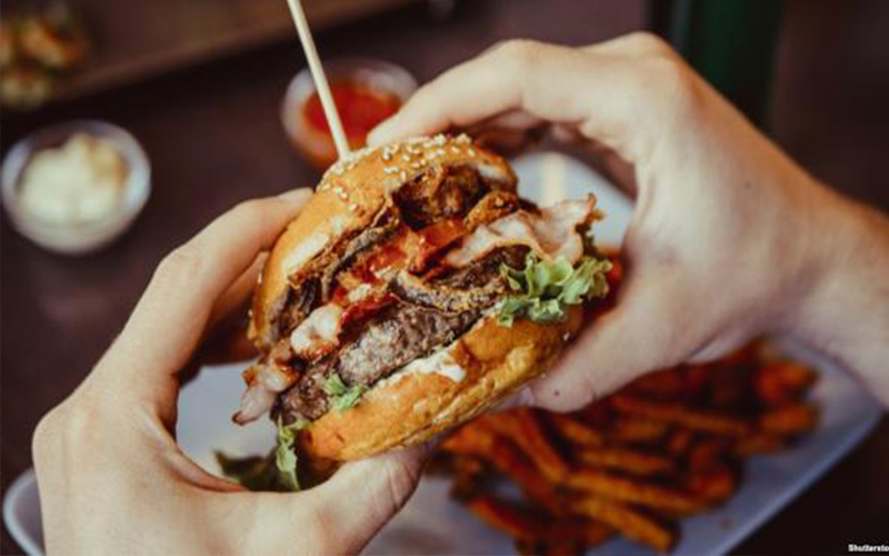 تعرف على عقوبة الافطار علنا في