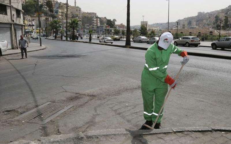 معاقبة موظف حكومي بالعمل (40) ساعة