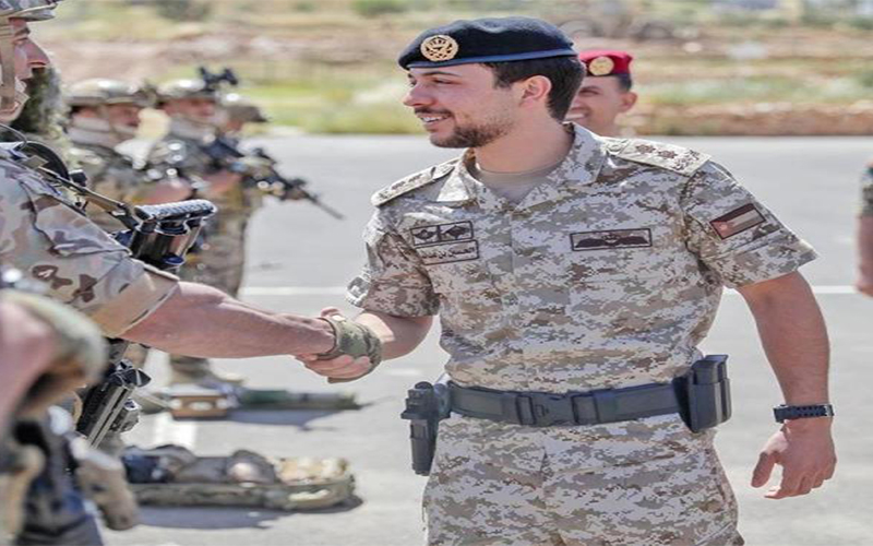 ولي العهد يزور الوحدة الخاصة 101