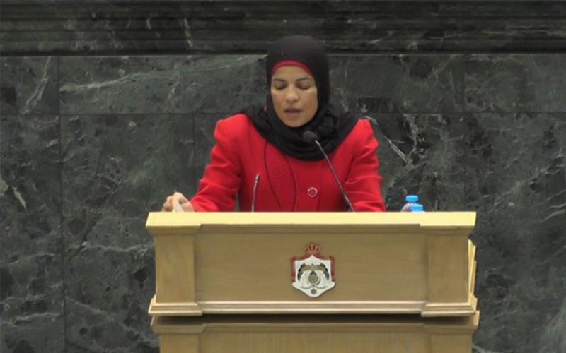 رفض تكفيل نائب صفعت شرطيا
