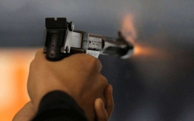 جريمة بشعة.. شخص يطلق النار على