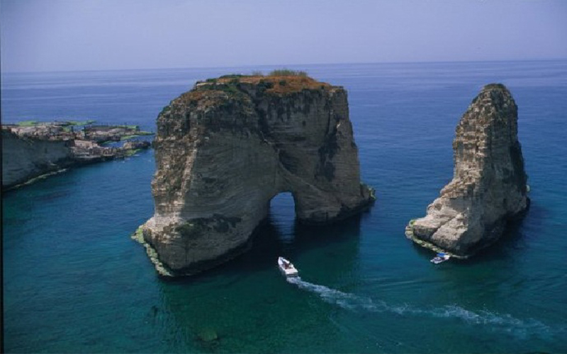 أردنيان يقطعان جبال لبنان مشيا على