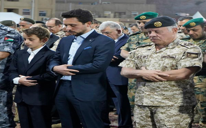 الملك يحضر مأدبة إفطار القوات المسلحة