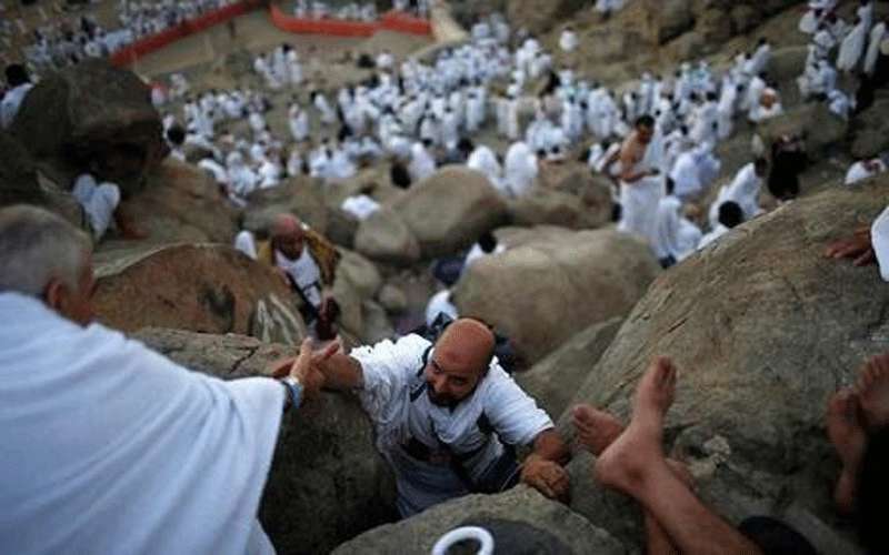 تسليم التصاريح لألف حاج أردني