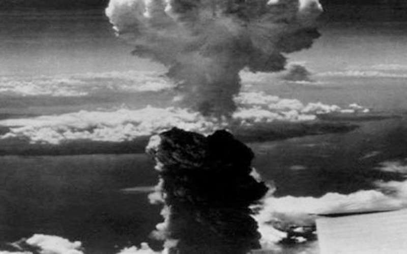 ناجون من كارثة هيروشيا يخرجون عن