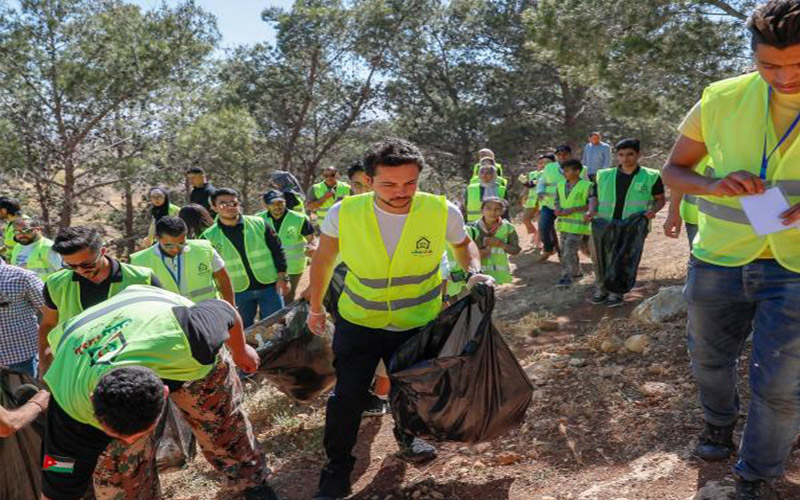 ولي العهد يشارك بالحملة الوطنية بلدك