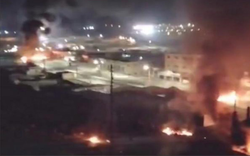 أعمال شغب وإغلاق طرق في الزرقاء