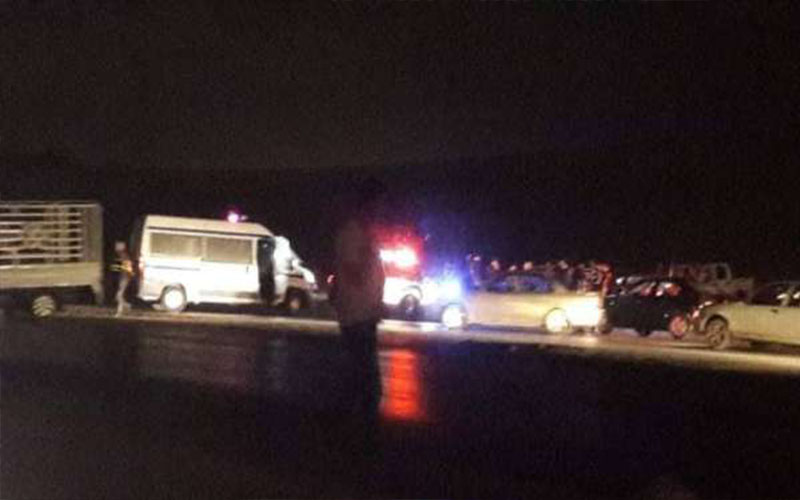 محتجون في الهاشمية يغلقون الشارع الرئيسي