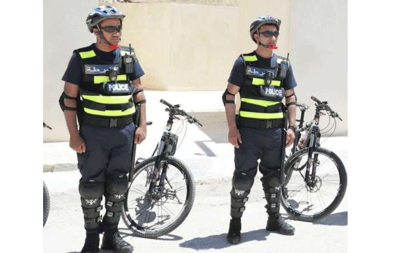دوريات شرطة على الدراجات الهوائية في