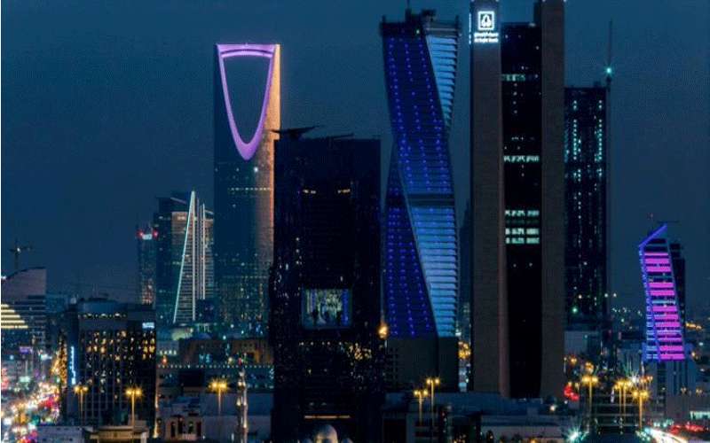 السعودية تلغي نظام الكفيل للمقيمين وتقر