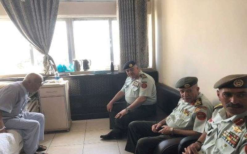 فريحات يعود متقاعدين عسكريين