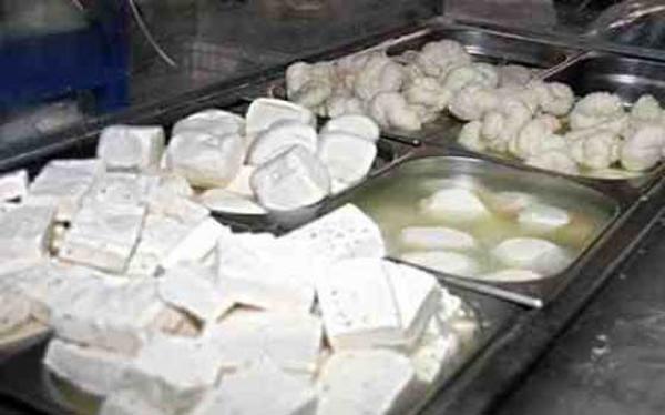 إتلاف طن ألبان والتحفظ على مصنع