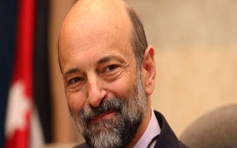 الحكومة تستثني مجالس المحافظات من قرار