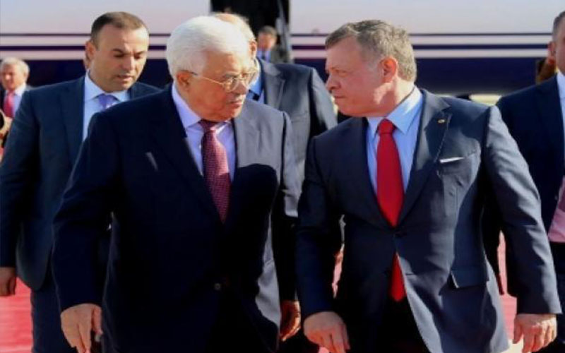 الملك لـ عباس: الأردن يقف بكل