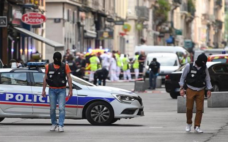 انفجار في ليون شرق فرنسا واصابة