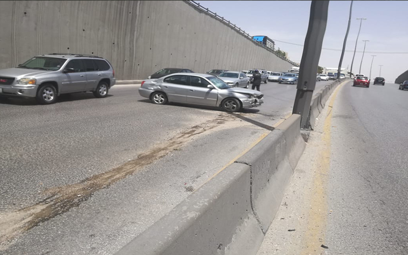 تدهور مركبة داخل نفق دوار المشاغل