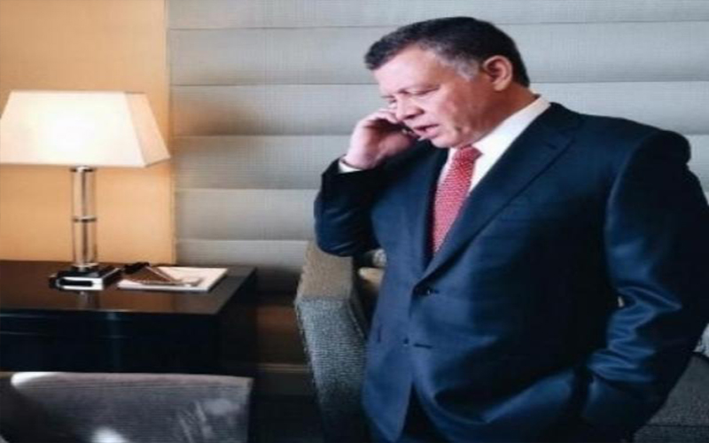 الملك يتلقى اتصالا هاتفيا من العاهل