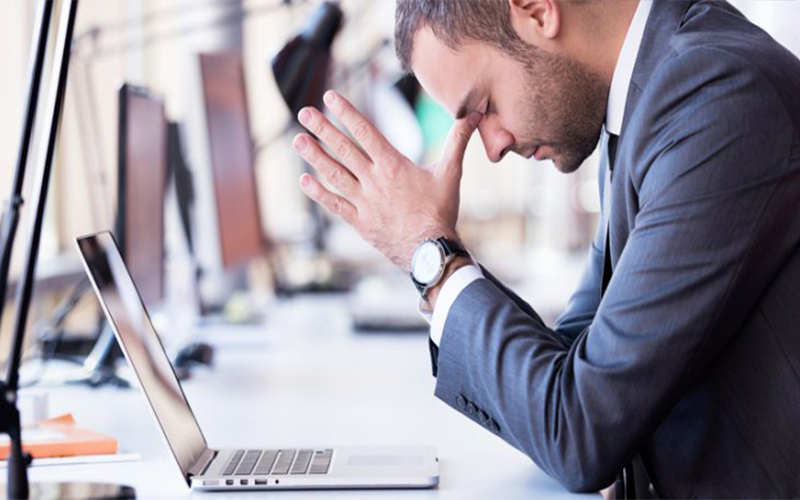 منظمة الصحة تقر: إرهاق العمل مرض