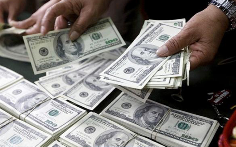 تراجع سعر صرف الدولار عالميا للمرة