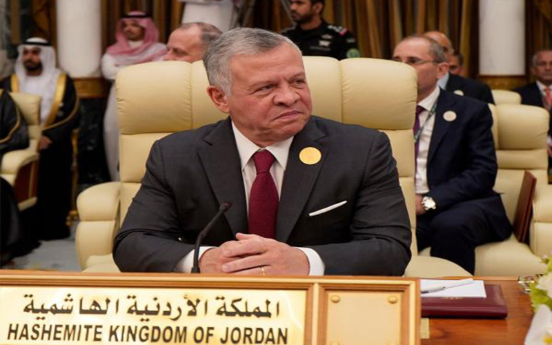 الملك يشارك في أعمال القمة الإسلامية