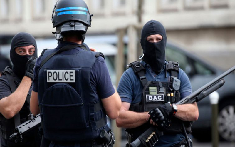 مسلح يقتل رهينتين وينتحر في زيورخ