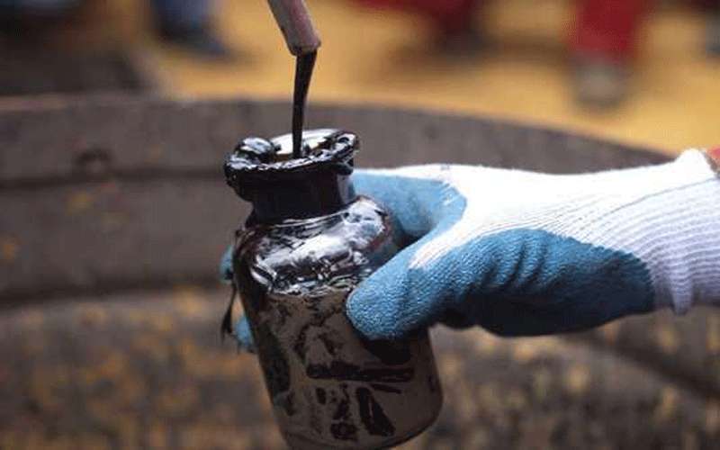 النفط يتراجع عالميا