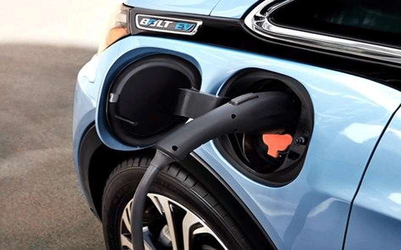 تخليص 3300 سيارة كهربائية بالأردن