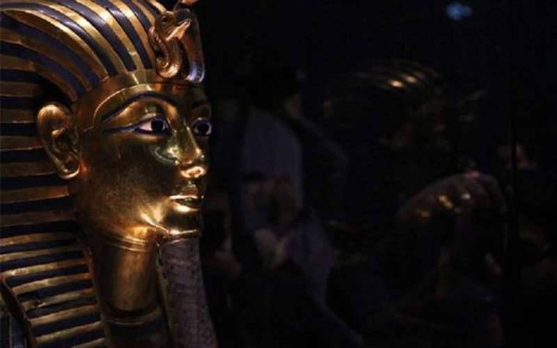 مصر تراقب رأس تمثال منسوب للملك