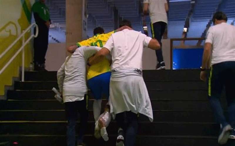 باريس يفحص نيمار لتحديد خطة علاجه