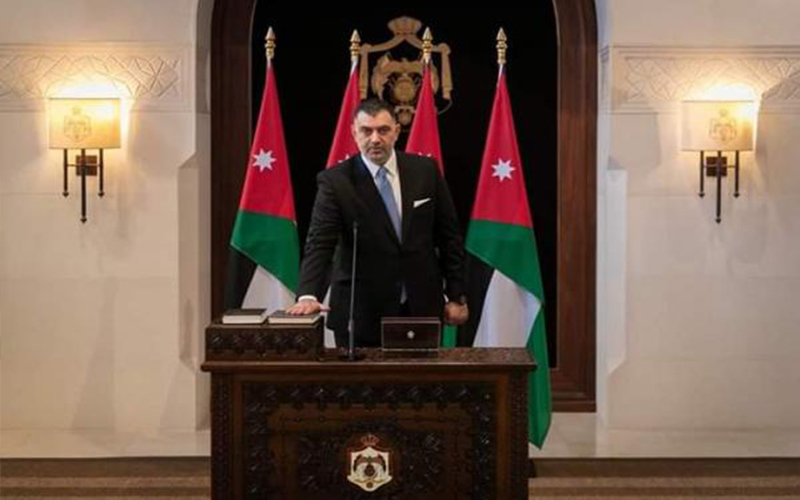وزير العمل يدعو الشباب للالتحاق بخدمة