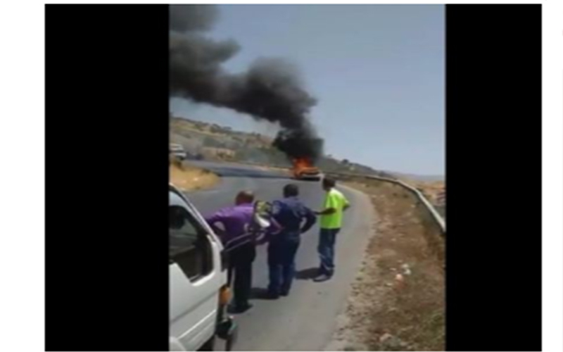 احتراق مركبة على طريق العارضه