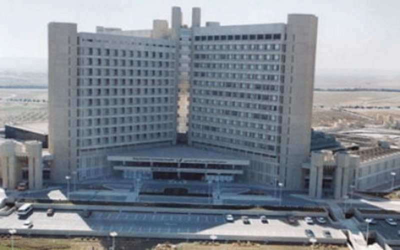 مريض يعتدي بالضرب على طبيب في