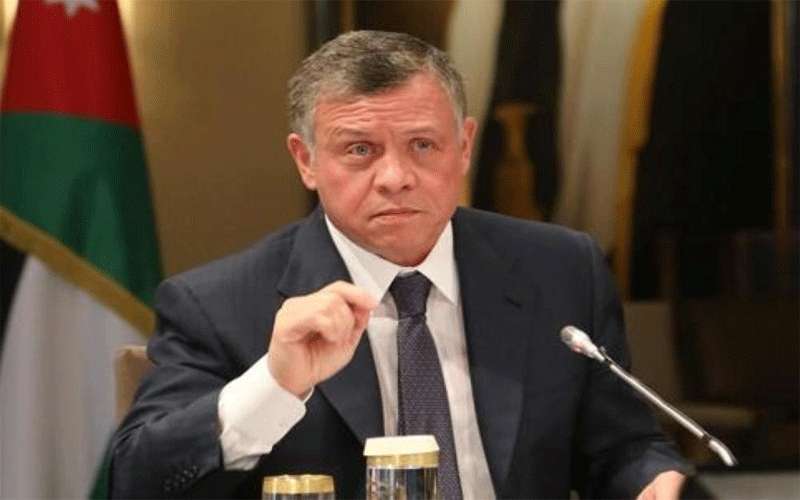 الملك يلتقي شخصيات سياسية وإعلامية