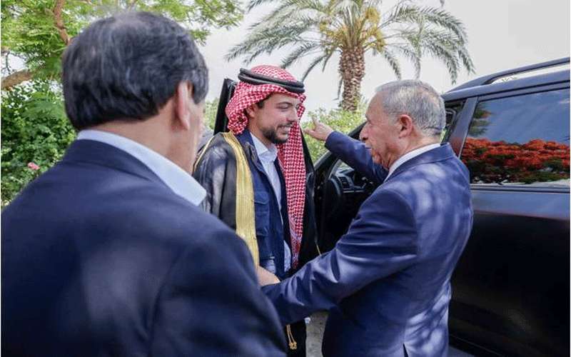 ولي العهد يلتقي وجهاء عشائر الشونة