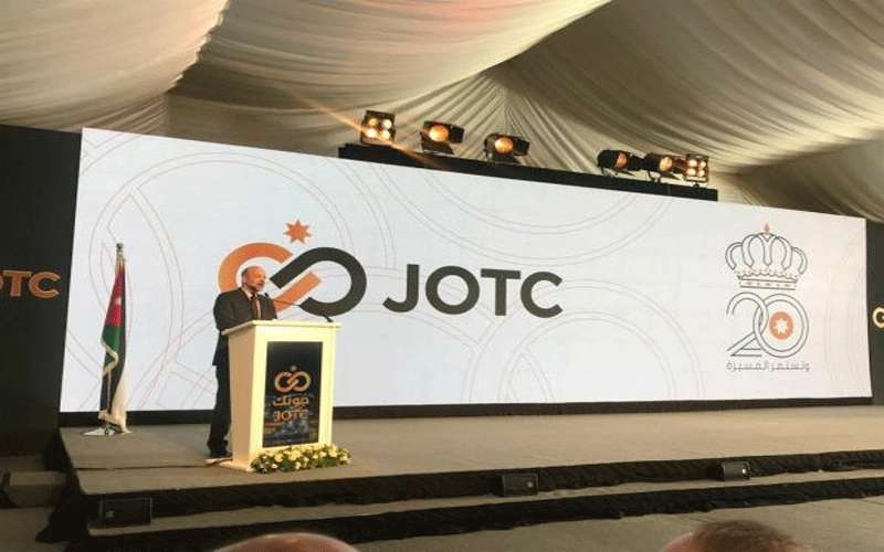 الرزاز: مشروع وطني سيوفر المشتقات النفطية